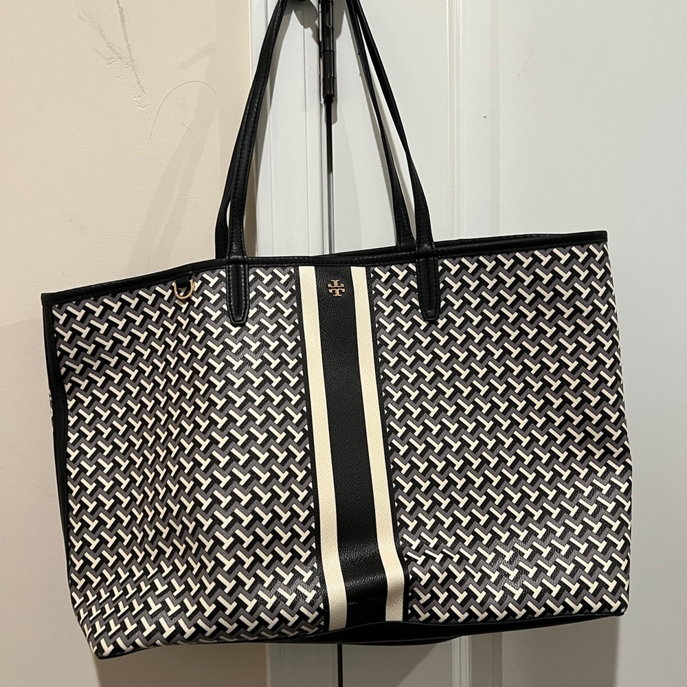 Tory Burch Black and White Geometric Tote🥰 Great‎ Conditions!